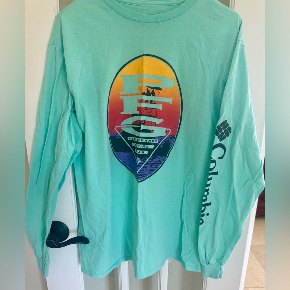 Columbia Teal Long Sleeve with Vibrant Graphic